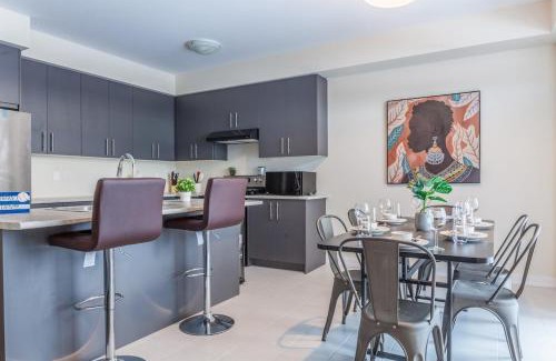 Caledonia House | Hamilton 4bd Homeairport Kingbed Sleeps16tv