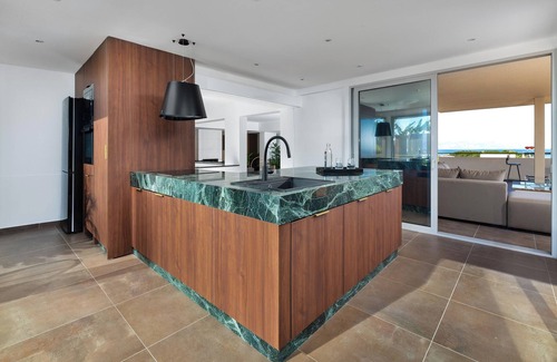 Rhodes Apartment | Hamilton Elite Penthouse