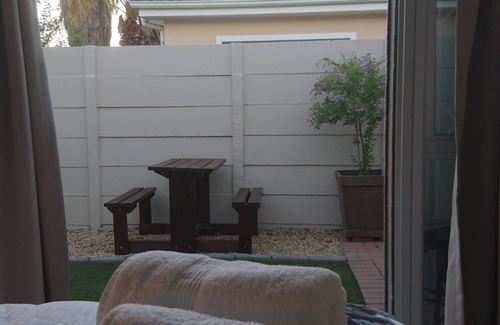 Parklands House | Hamilton Garden Suite 1, close to Blouberg Beach