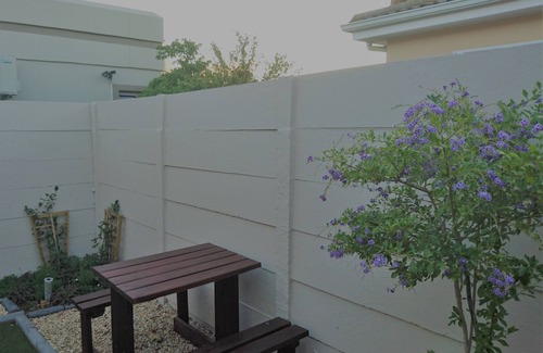 Parklands House | Hamilton Garden Suite 1, close to Blouberg Beach