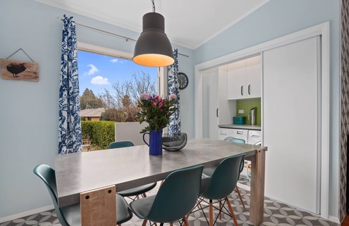 Hamilton North House | Hamilton house - private, central & sunny!