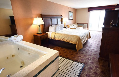 Mackinaw City Hotel | Hamilton Inn Select Beachfront Mackinaw City