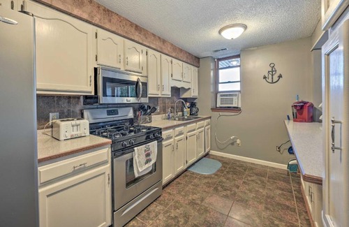 Hamilton Apartment | Hamilton Lakefront Retreat Central Location!