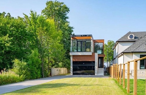 Stoney Creek House | Hamilton Lakeside Haven ~ 4BR of Peace & Comfort