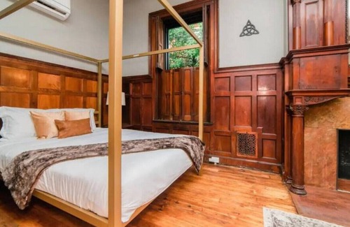 Manchester Apartment | Hamilton Poet's Library Near Stadiums
