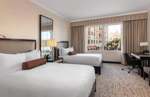 Pembroke Hotel | Hamilton Princess - Fairmont Gold Experience