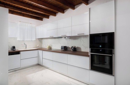 Stegna Villa | Hamilton Sea Front Villa