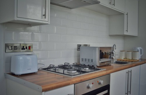 Birkenhead Apartment | Hamilton Square, Apt 2
