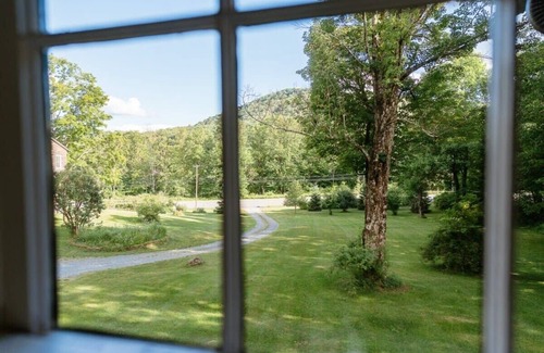 Livingston Manor House | Hamlin House - Chic Farmhouse in Livingston Manor