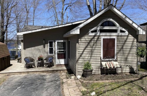 Ludington Cottage | Hamlin Lake- waterfront Cottage