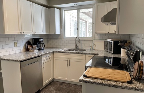Waterloo House | Hammer Haus III - Sleeps 8 - Near UW - Waterloo