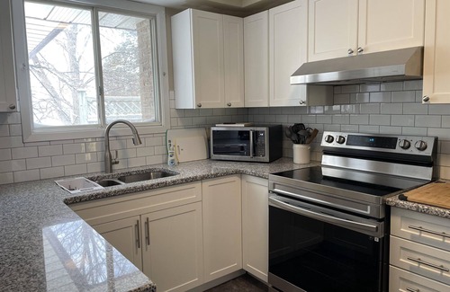 Waterloo House | Hammer Haus III - Sleeps 8 - Near UW - Waterloo
