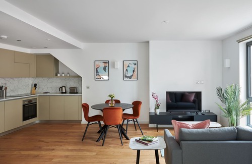 Hammersmith Broadway Apartment | Hammersmith Mews by Viridian Apartments
