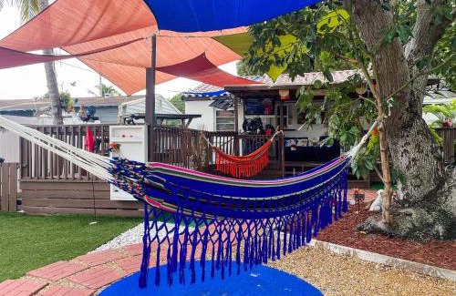 Little Ranches House | Hammocks & mini-golf! 10 mins from Beach!