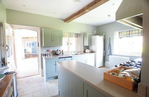 Stroud House | HAMMONDS FARMHOUSE, family friendly, luxury holiday cottage in Stroud