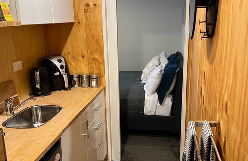 Hanmer Springs Cabin | Hamner self-contained sleepout tiny space