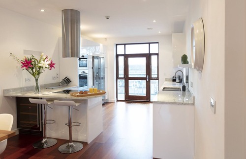 Windsor Apartment | Hampden Apartments - The Henry