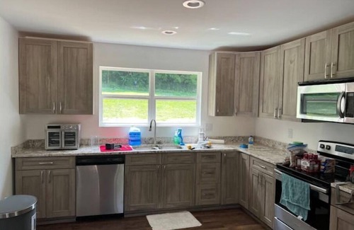 Hickman House | Hampshire Estate-Songwriter’s escape-Hot Tub