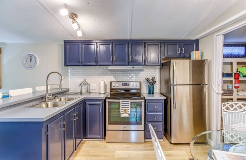 Hampstead House | Hampstead Getaway - 5 Miles to Beaches!