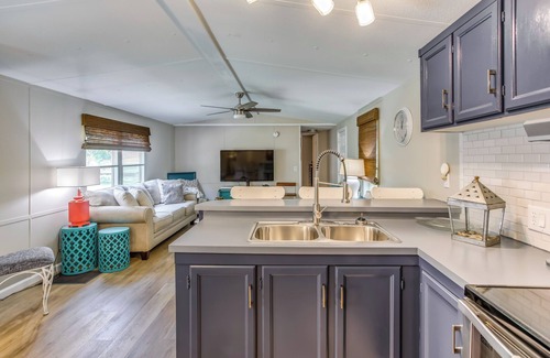 Hampstead House | Hampstead Getaway - 5 Miles to Beaches!
