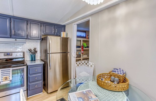 Hampstead House | Hampstead Getaway - 5 Miles to Beaches!