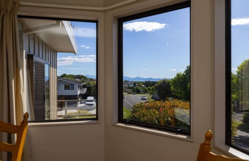 Richmond Heights House | Hampstead Heights - Spacious family home, great views