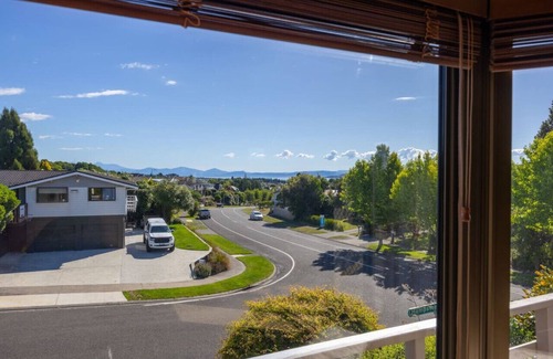 Richmond Heights House | Hampstead Heights - Spacious family home, great views