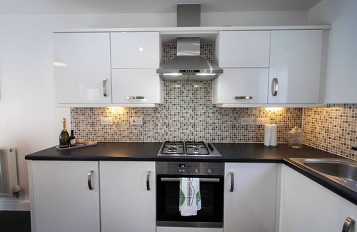 Peterborough House | Hampton 3-bedroom Luxury Escape With Parking