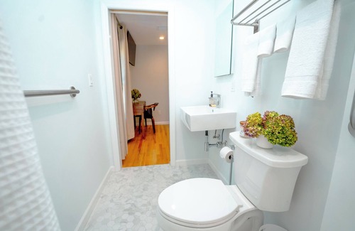 Hampton Bays Hotel | Hampton Bays Hotel on Main