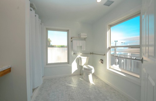 Hampton Bays Hotel | Hampton Bays Hotel on Main
