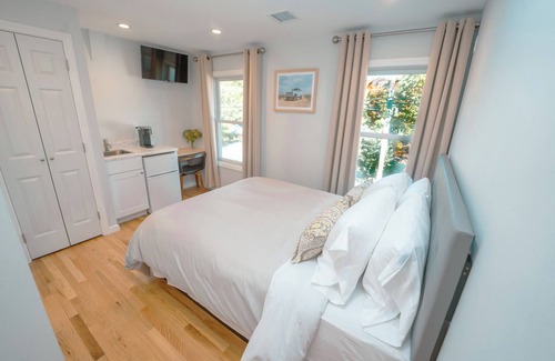 Hampton Bays Hotel | Hampton Bays Hotel on Main