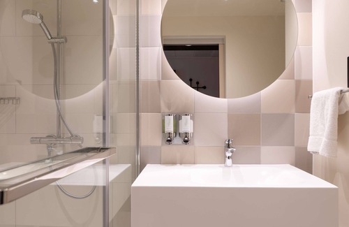 Ashford Hotel | Hampton by Hilton Ashford International