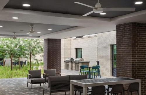 Holly Hotel | Hampton by Hilton East Austin - near UT and Capitol