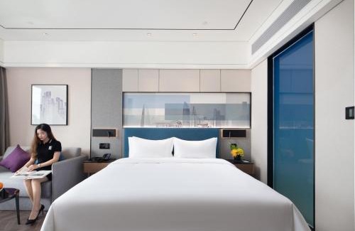 Central Business District Apartment | Hampton By Hilton Shenzhen Futian Mangrove Park Apartments