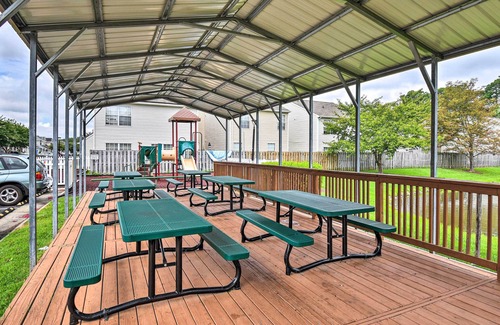 Fox Hill - Grandview Cottage | Hampton Home w/Fireplace + Close to Beaches!