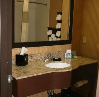 Peru Hotel | Hampton Inn and Suites Peru