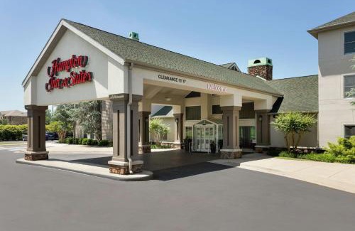 Bentonville - Fayetteville Hotel | Hampton Inn and Suites Springdale