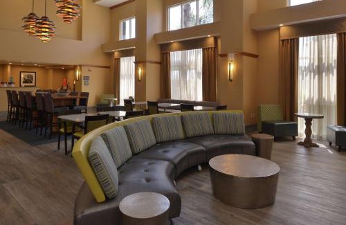 Greenacres Hotel | Hampton Inn and Suites Bakersfield North-Airport