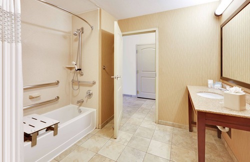 Forest Hill Hotel | Hampton Inn and Suites Fort Worth/Forest Hill