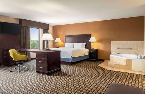 Pine Bluff Hotel | Hampton Inn and Suites Pine Bluff