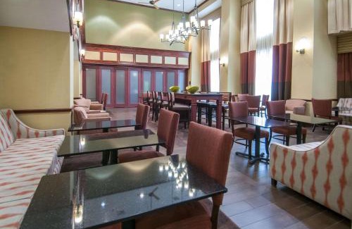 Waxahachie Hotel | Hampton Inn and Suites Waxahachie