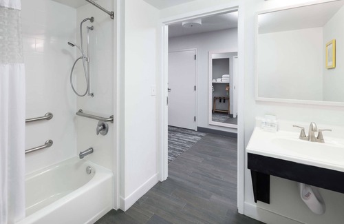 Waters Park Hotel | Hampton Inn Austin NW near The Domain