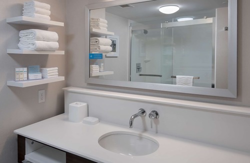 Revere Hotel | Hampton Inn Boston - Logan Airport