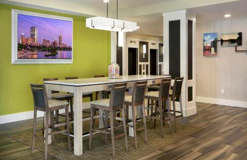 Natick Hotel | Hampton Inn Boston-Natick
