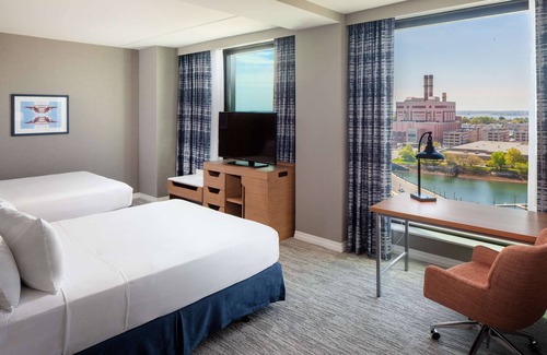 D Street - West Broadway Hotel | Hampton Inn Boston Seaport District