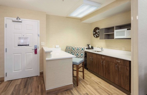 West Seneca Hotel | Hampton Inn Buffalo South/I-90
