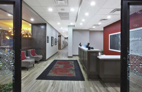 Dearborn Hotel | Hampton Inn by Hilton Detroit Dearborn, MI