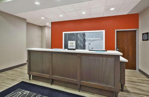 Dearborn Hotel | Hampton Inn by Hilton Detroit Dearborn, MI
