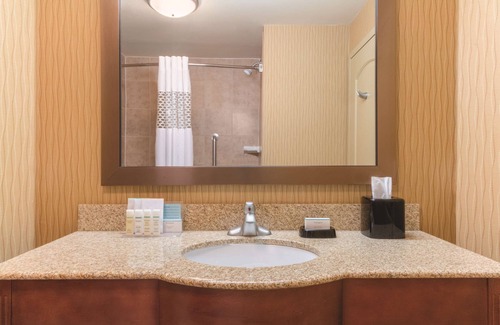 Southeast Edmonton Hotel | Hampton Inn by Hilton Edmonton/South, Alberta, Canada