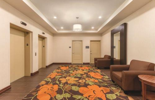 Southeast Edmonton Hotel | Hampton Inn by Hilton Edmonton South